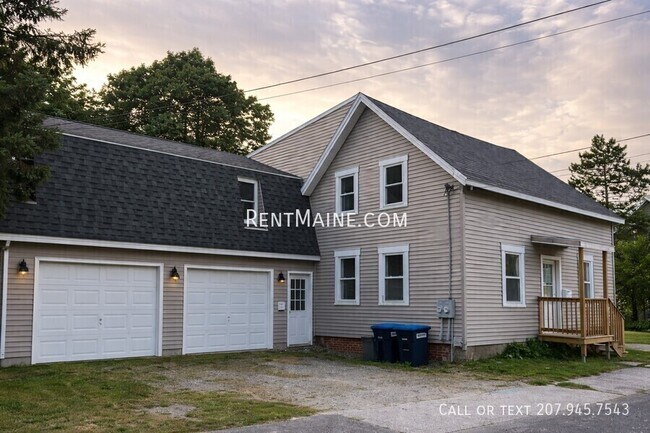 Building Photo - 492 Main St