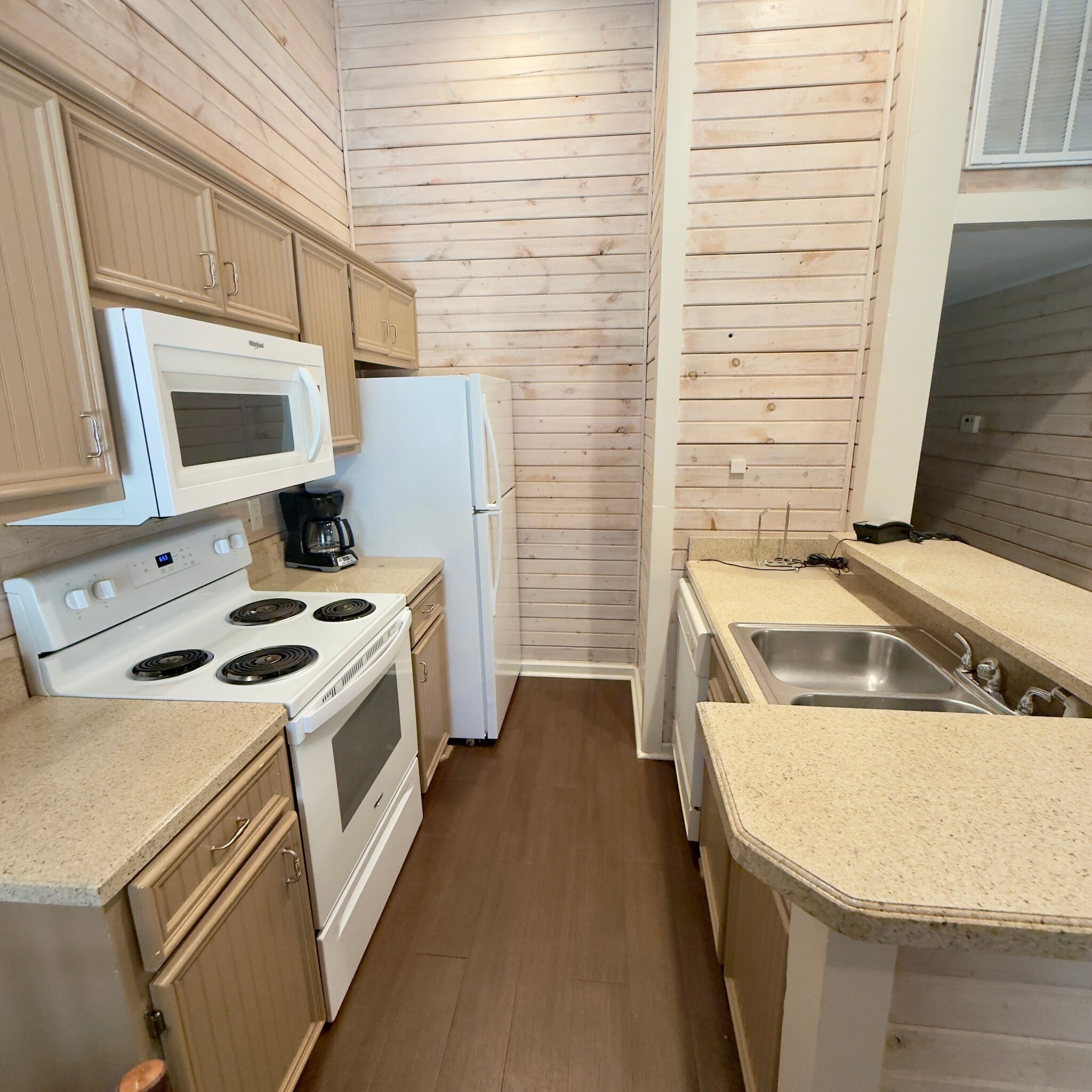 Building Photo - 8680 Piney Shores Dr