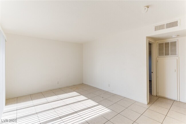 Building Photo - 3370 S Athens St