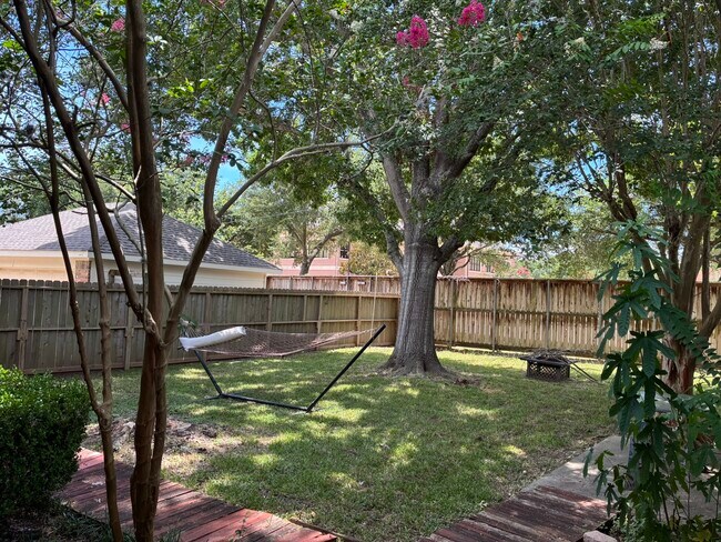 Building Photo - 4635 Meadow Green Dr