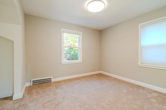Building Photo - Modern 3-Bedroom Bungalow in Ferndale – Fu...