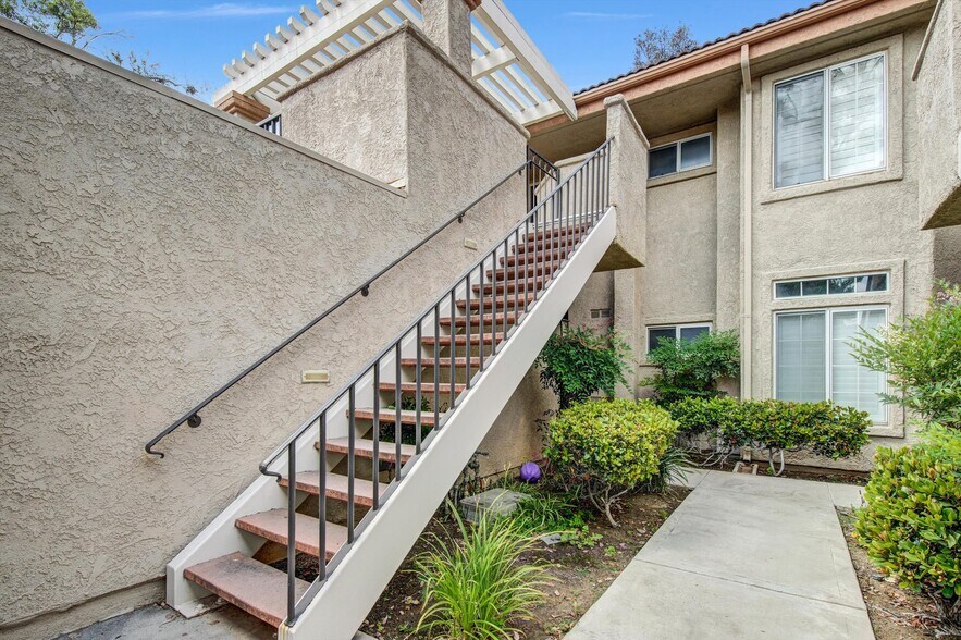 Building Photo - 23930 Arroyo Park Dr