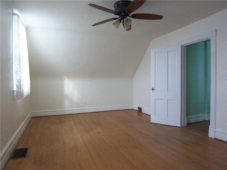 south bedroom - 300 Washington Ave