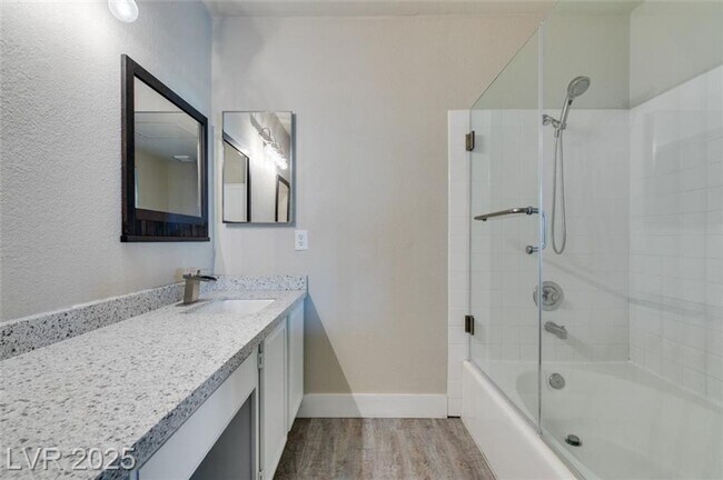 Building Photo - LOCATED IN GATED COMMUNITY JUST MINUTES FR...