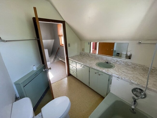 Building Photo - 4 Bedroom Home in Duluth - Available Now!