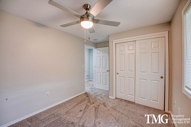 Building Photo - Beautifully Remodeled 4BR Home with Fenced Backyard