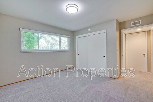 Building Photo - 14225 Lora Dr
