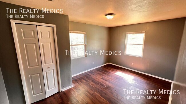 Building Photo - 1073 Leeward Dr