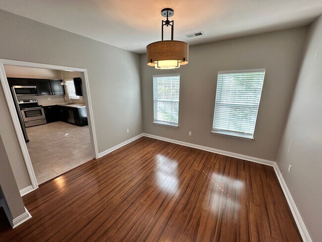 Building Photo - 408 Cunningham Ln
