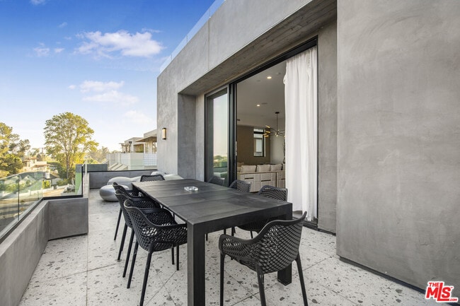 Building Photo - 10563 Ashton Ave