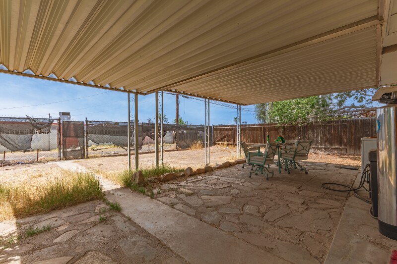 Building Photo - 2801 W Glenrosa Ave