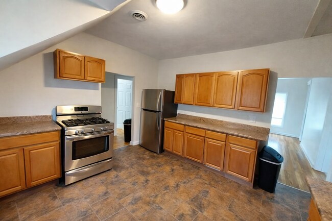 Building Photo - 64 Chase Ave