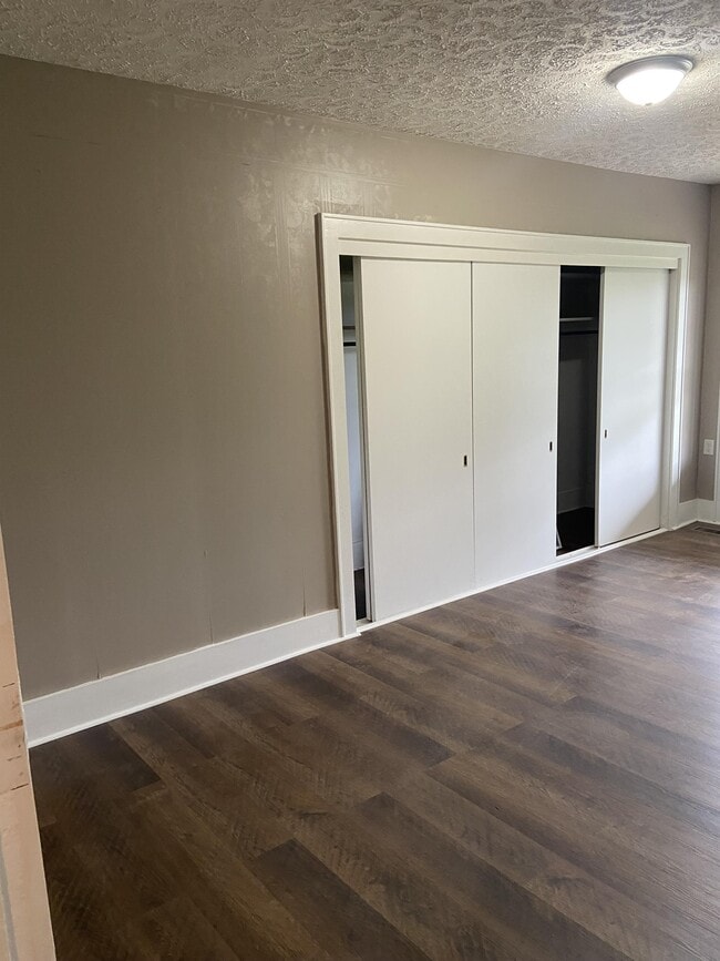 Building Photo - 11495 Guthrie Rd