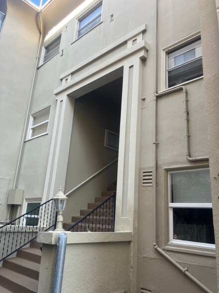 Building Photo - 437 Euclid Ave