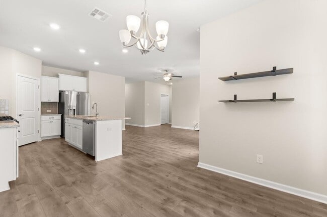 Building Photo - 1647 Reserve Dr