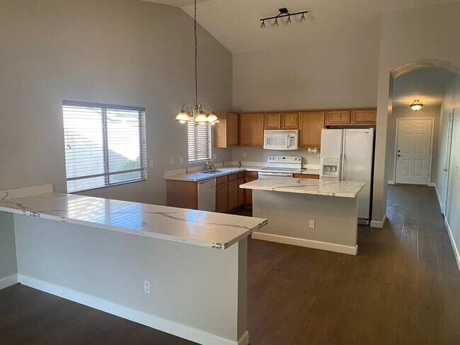 Building Photo - 3 bed 2 bath