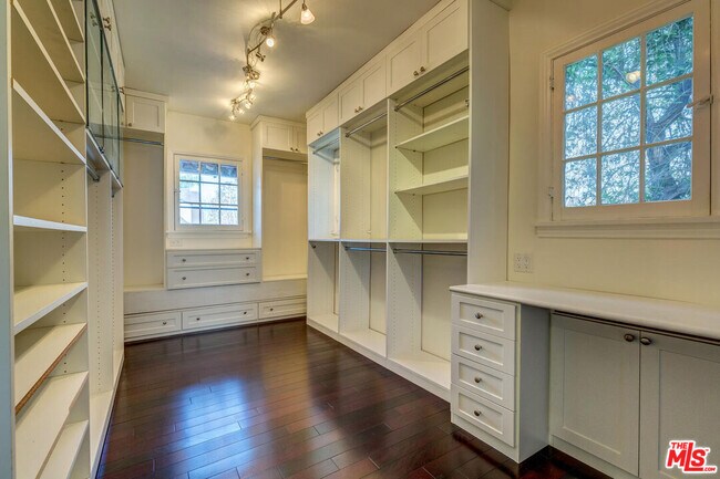 Building Photo - 329 N McCadden Pl