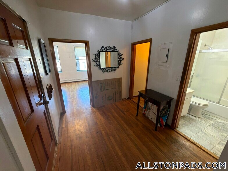 Building Photo - 46 Park Vale Ave