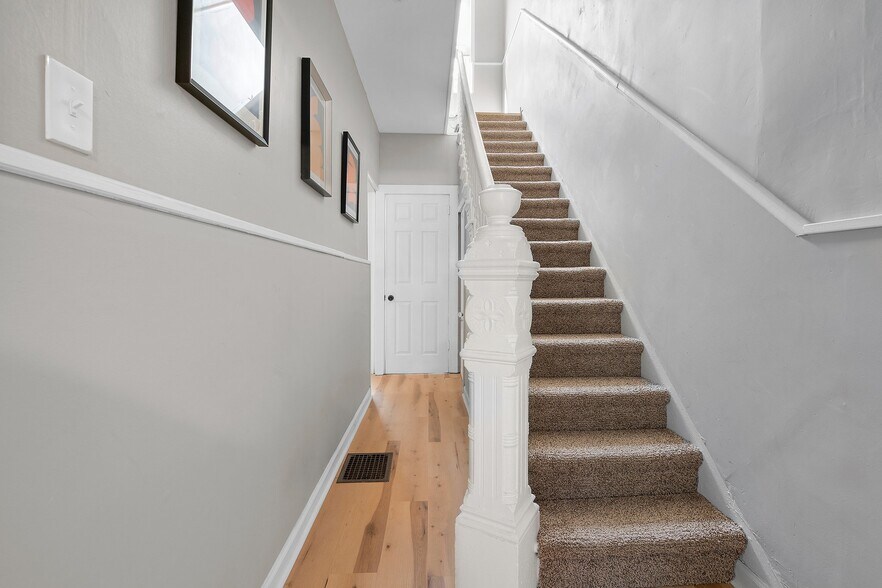 Building Photo - 1123 Brabec St