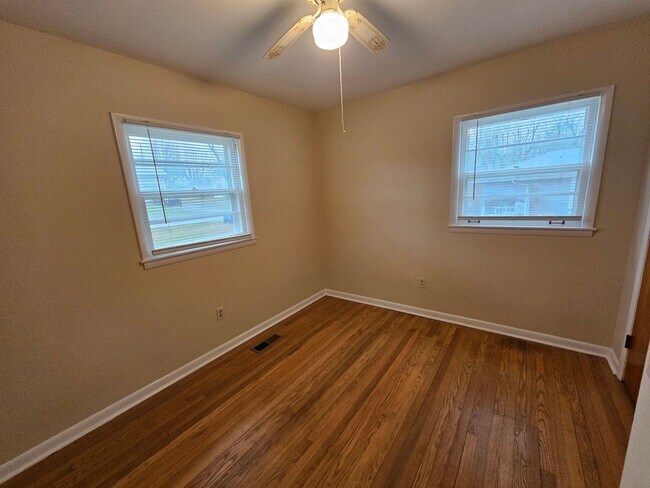 Building Photo - Beautiful 3 Bedroom Ranch in Central Manchester