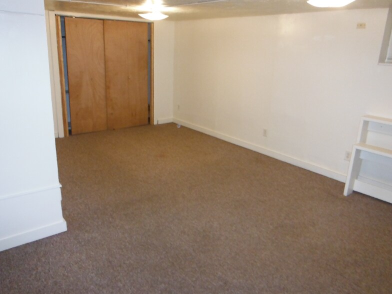 Building Photo - 1005 Broad Ave NW