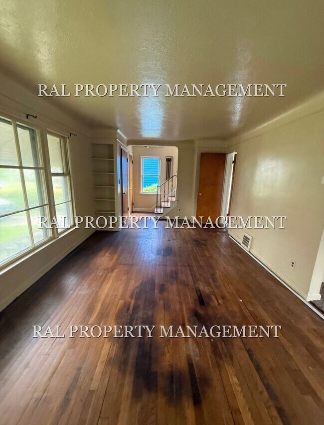 Building Photo - 3bd Single Section 8 *1/2 OFF SECURITY DEPOSIT SPECIAL*