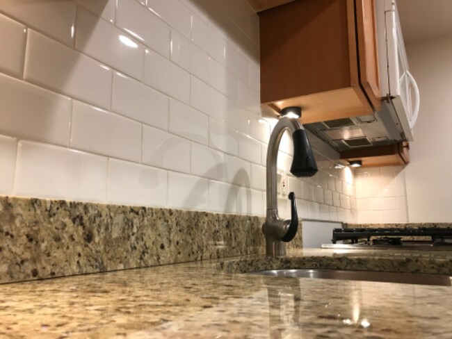 Building Photo - 1845 N Wilmot Ave