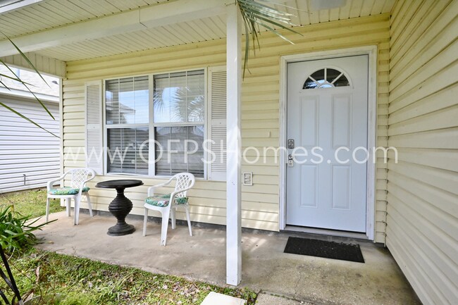 Building Photo - 3/2 in Pensacola!