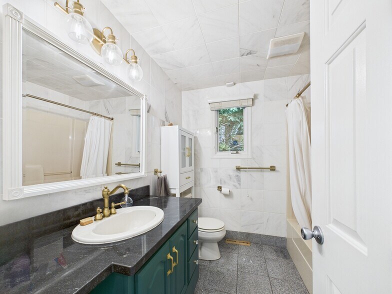 Building Photo - 124 Edgeworth Ave