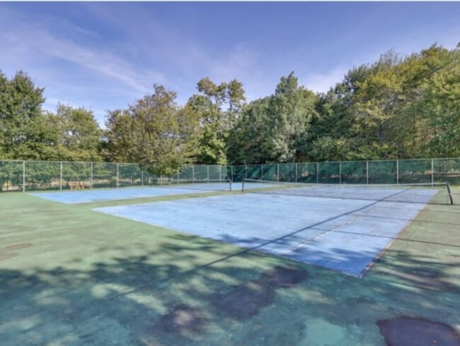 Building Photo - 2135 Rosemont Dr