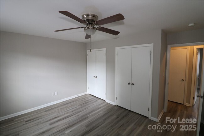 Building Photo - 6248 Old Pineville Rd