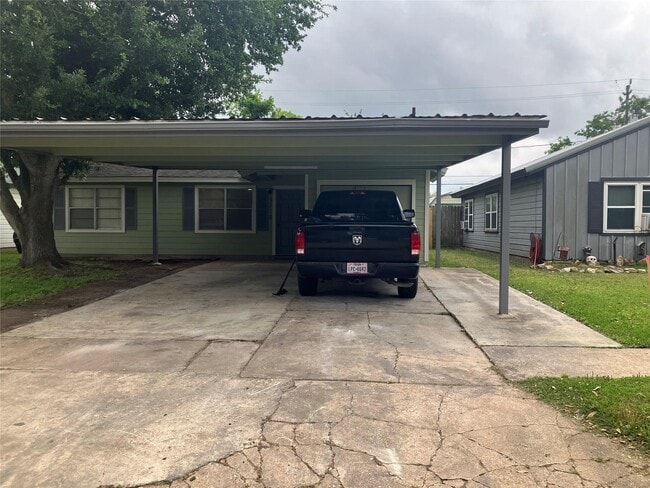 Primary Photo - 2310 Grape Ln