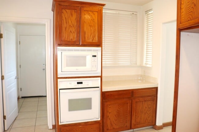 Building Photo - 2346 E Early Ave