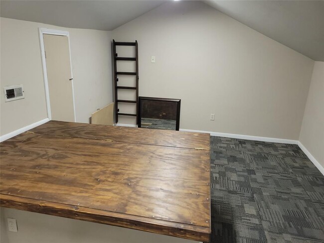 Building Photo - 940 Wycliffe Dr