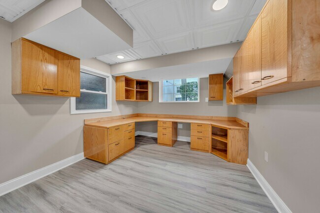 Building Photo - 370 Holland Ln