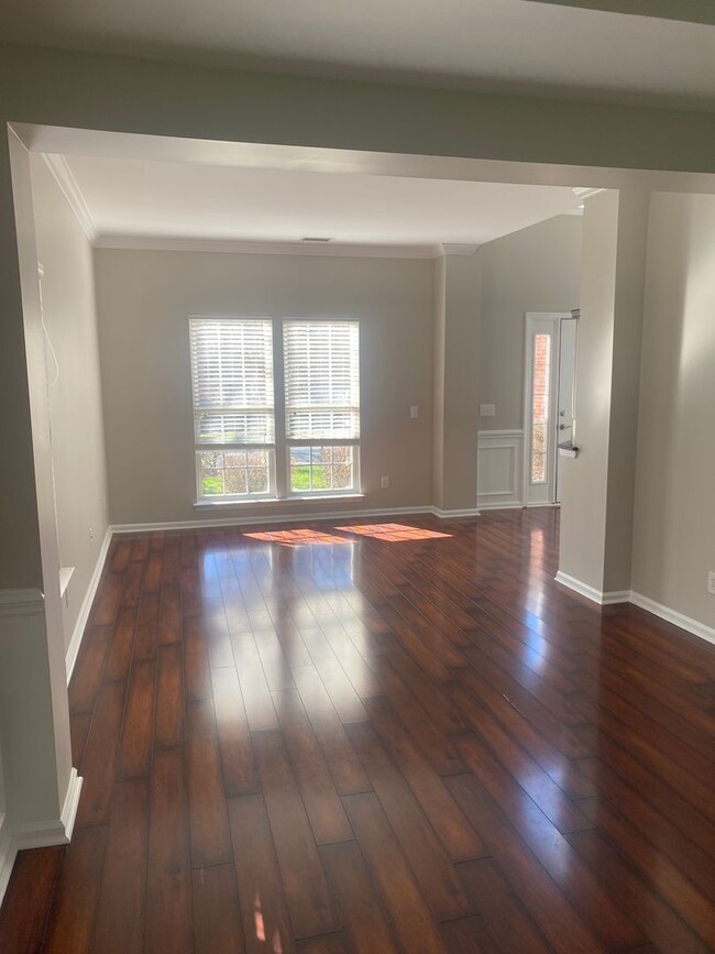 Building Photo - Recently Renovated Four Bedroom In Northst...