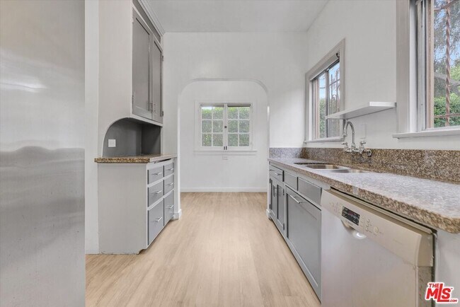 Building Photo - 5112 Edgewood Pl