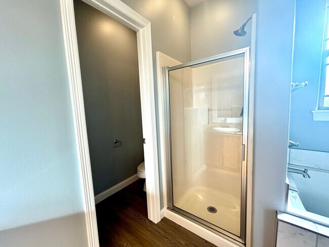 Building Photo - 3 bedroom 2 bath modern style home minutes from Centerton Main!!