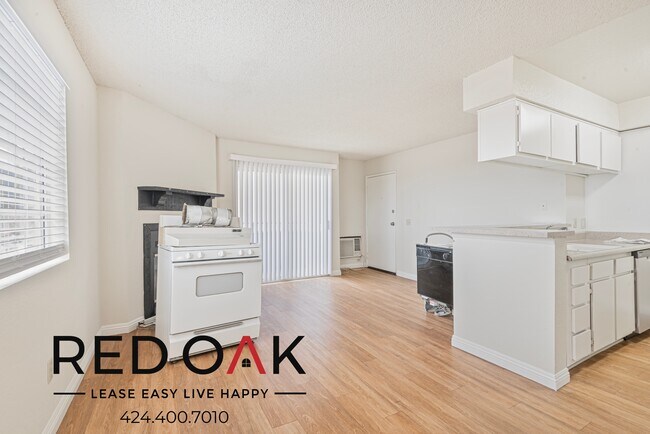 Building Photo - ~1 Month FREE~ Welcoming One Bedroom with ...