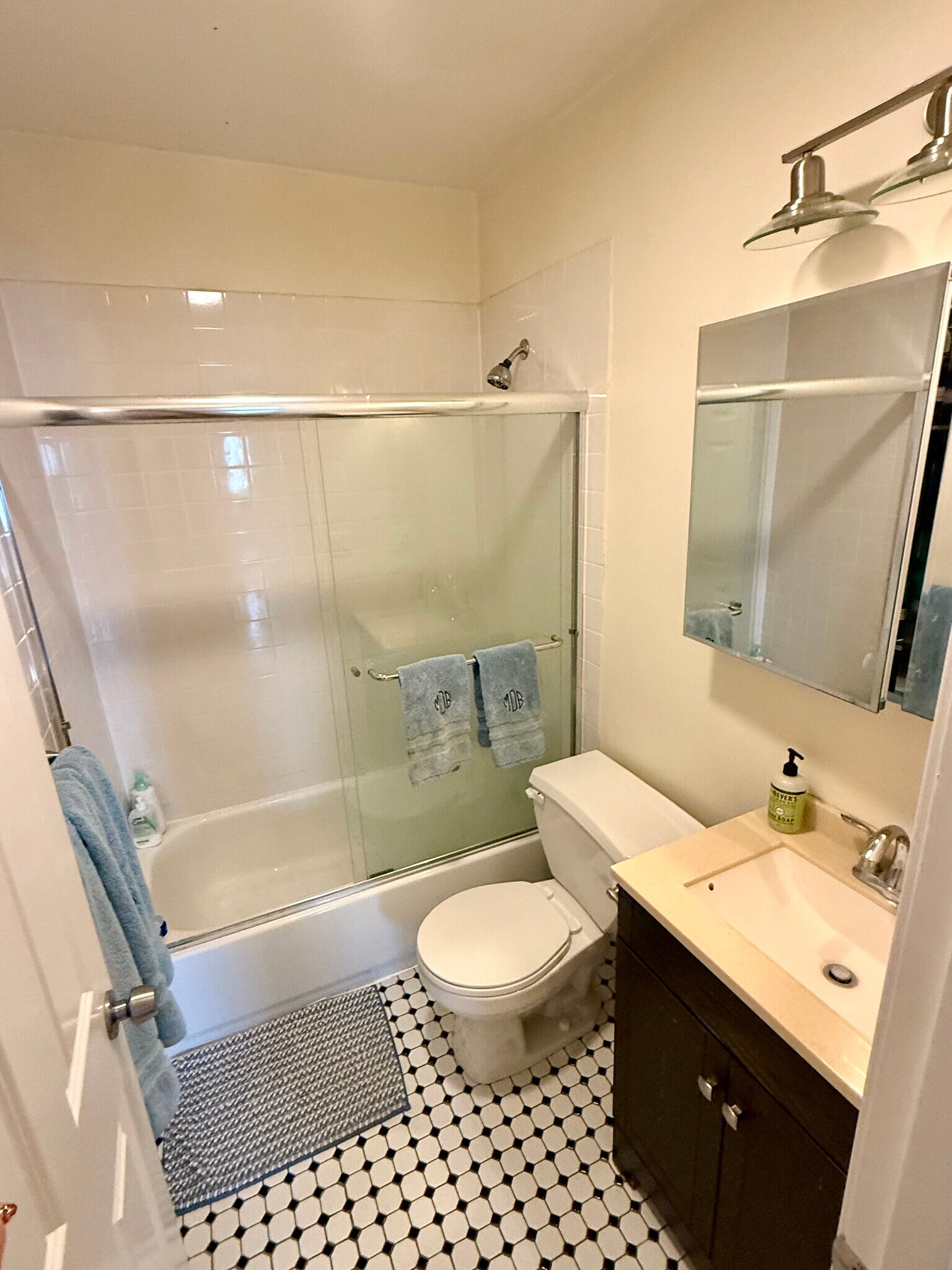 Building Photo - 631 Tremont St