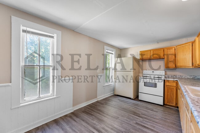 Building Photo - 428 S Osage St