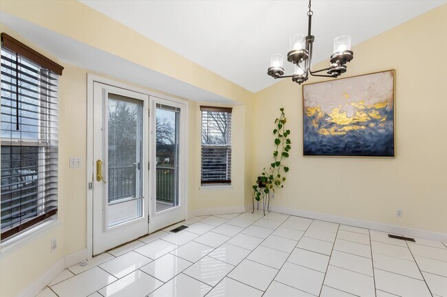 Building Photo - 627 Fox Hill Estates Dr