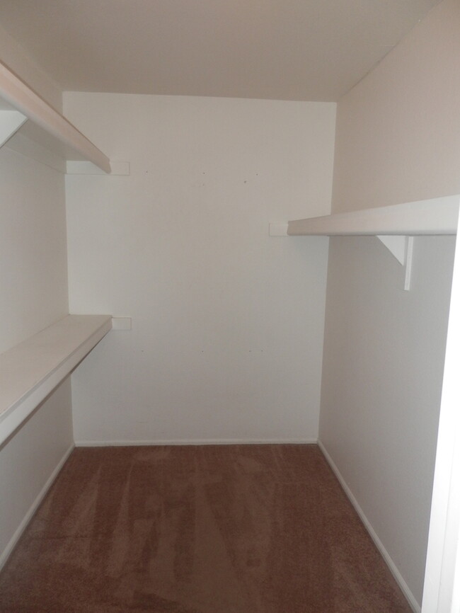 Building Photo - Nice 2 bedroom 2 bath condo!