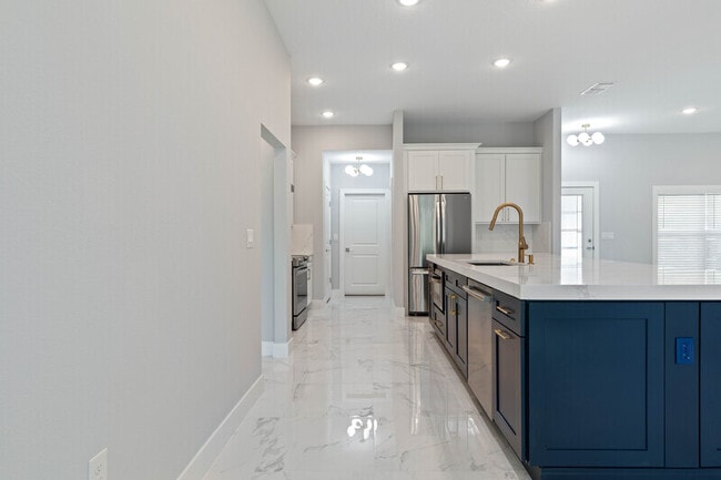 Building Photo - 4 Karl Ct