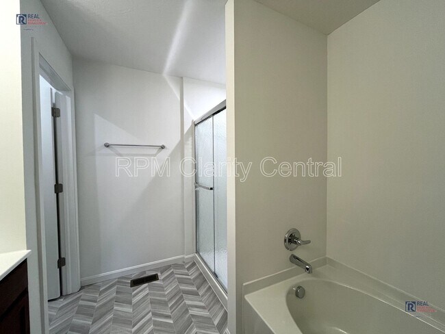 Building Photo - Beautiful home is ready for you!