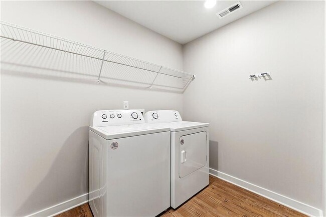 Building Photo - 1905 Westwind St