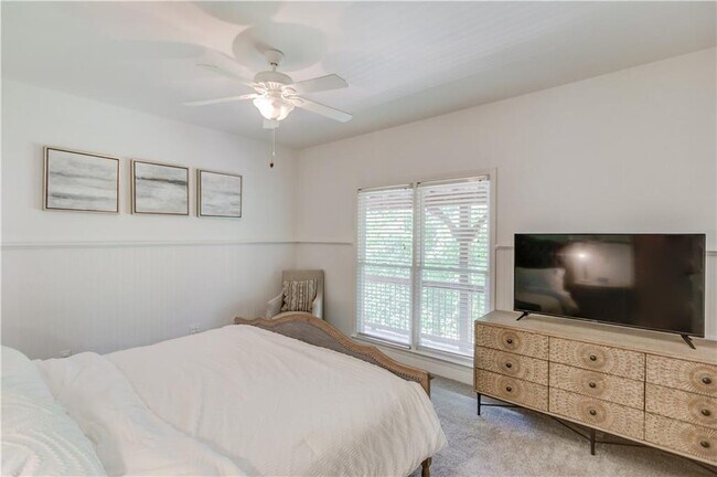 Building Photo - 2870 Roanoke Rd