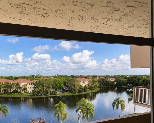 Building Photo - 250 Jacaranda Dr