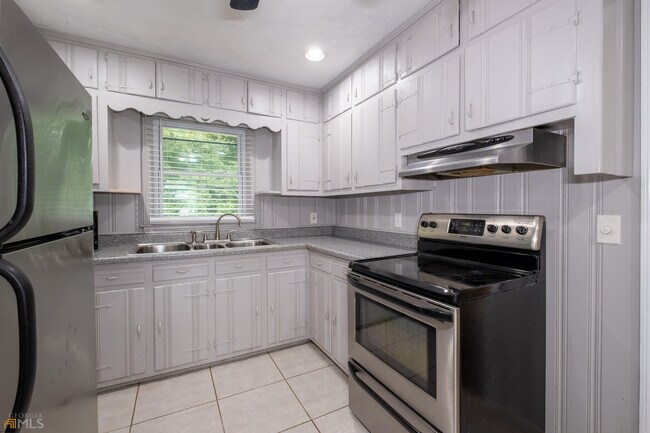 Building Photo - 2926 Gresham Rd S E