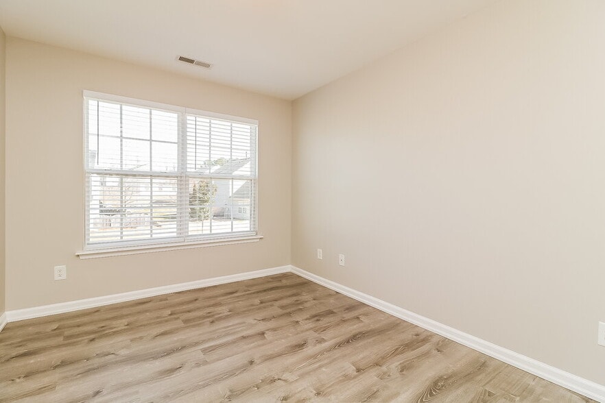 Building Photo - 1421 Cairo Way